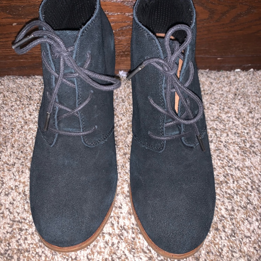 Toms women’s black booties